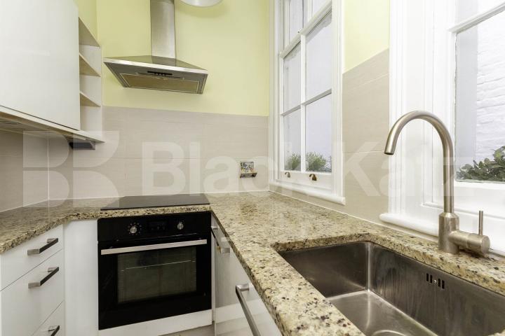 Stunning studio with a mezzanine level sleeping area mins to tube and hyde park Inverness Street, Hyde Park / Bayswater